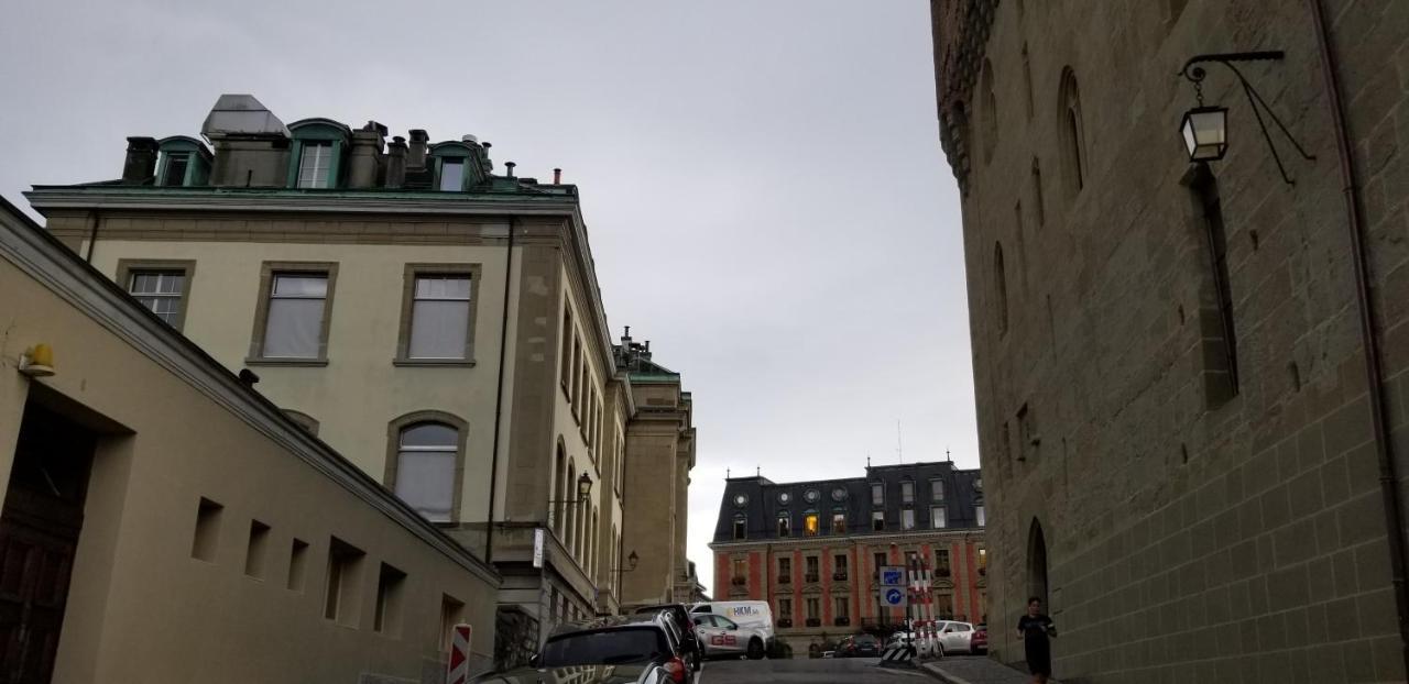 Hsh Barre 6 - City Apartment Next Cathedral Lausanne Exterior foto
